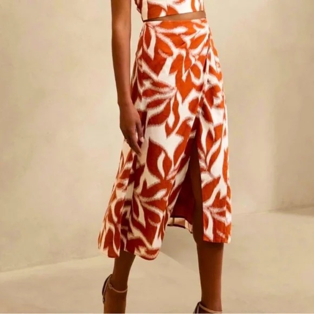Banana Republic Linen Blend Tulip Midi Skirt Size 6P - Picture 1 of 7